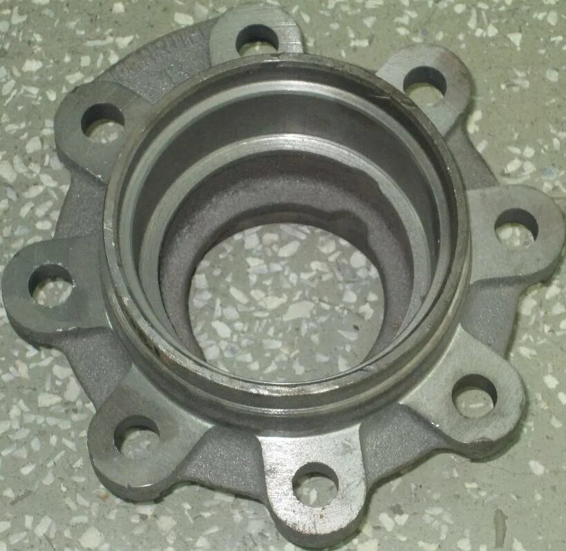 Сальник ступицы телеги 2птс4. Ступицы 2 птс. Ступица колеса 2 птс-4 6 шпилек. 043. 8000.