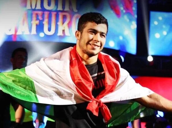 Муин гафуров ufc бой. Муин гафуров боец. Муин гафуров кевин белингон. Муин гафуров. Гафуров боец.