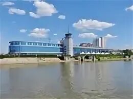 На какой реке расположен омск. Омск Иртыш и Омь. Омский Речной вокзал. Omsk Recnoy Vokzal. Река Иртыш Ханты-Мансийск Речной вокзал.