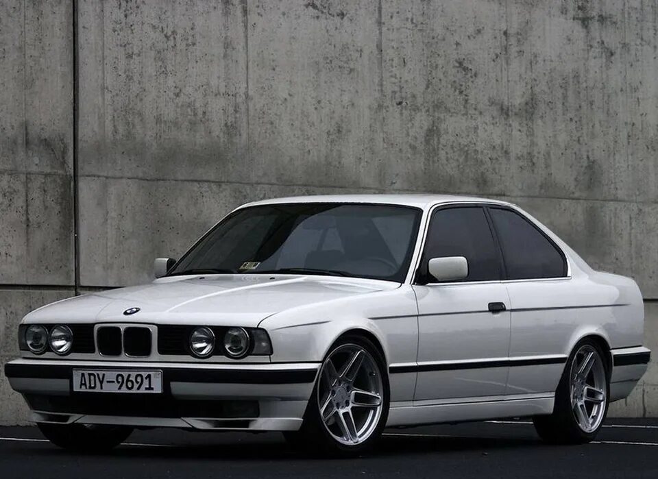 Авито купить е34. BMW e34 525i. BMW 5 e34. БМВ е34 белая. BMW e34 1992.