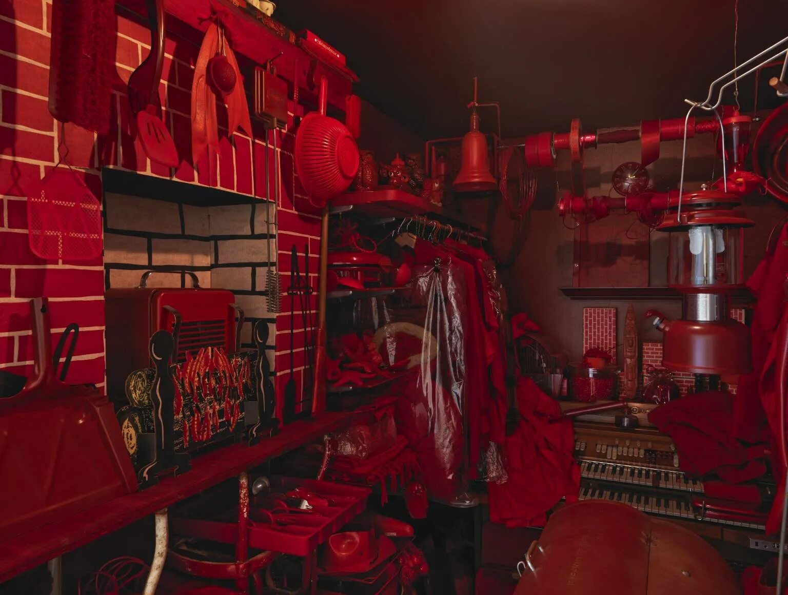 Комната наслаждений. Красная комната. красная комната фон. красная комната red room. красные комнаты в закулисье.
