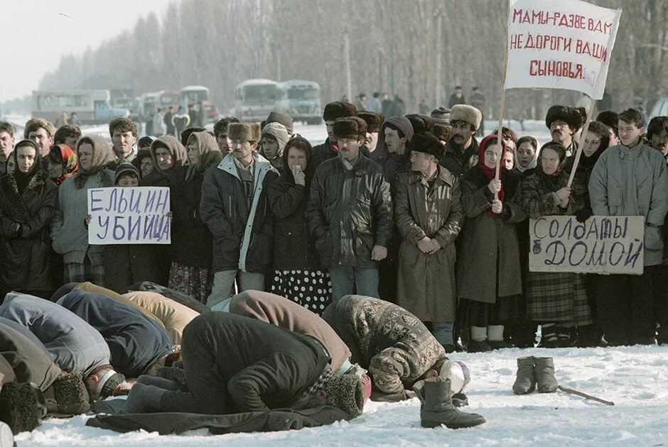 1994 год 1 декабря. Протесты против Ельцина 1996. Митинг в 1994 году Ичкерии. Геноцид русских в Чечне 1991. Митинг против войны в Чечне 1994.