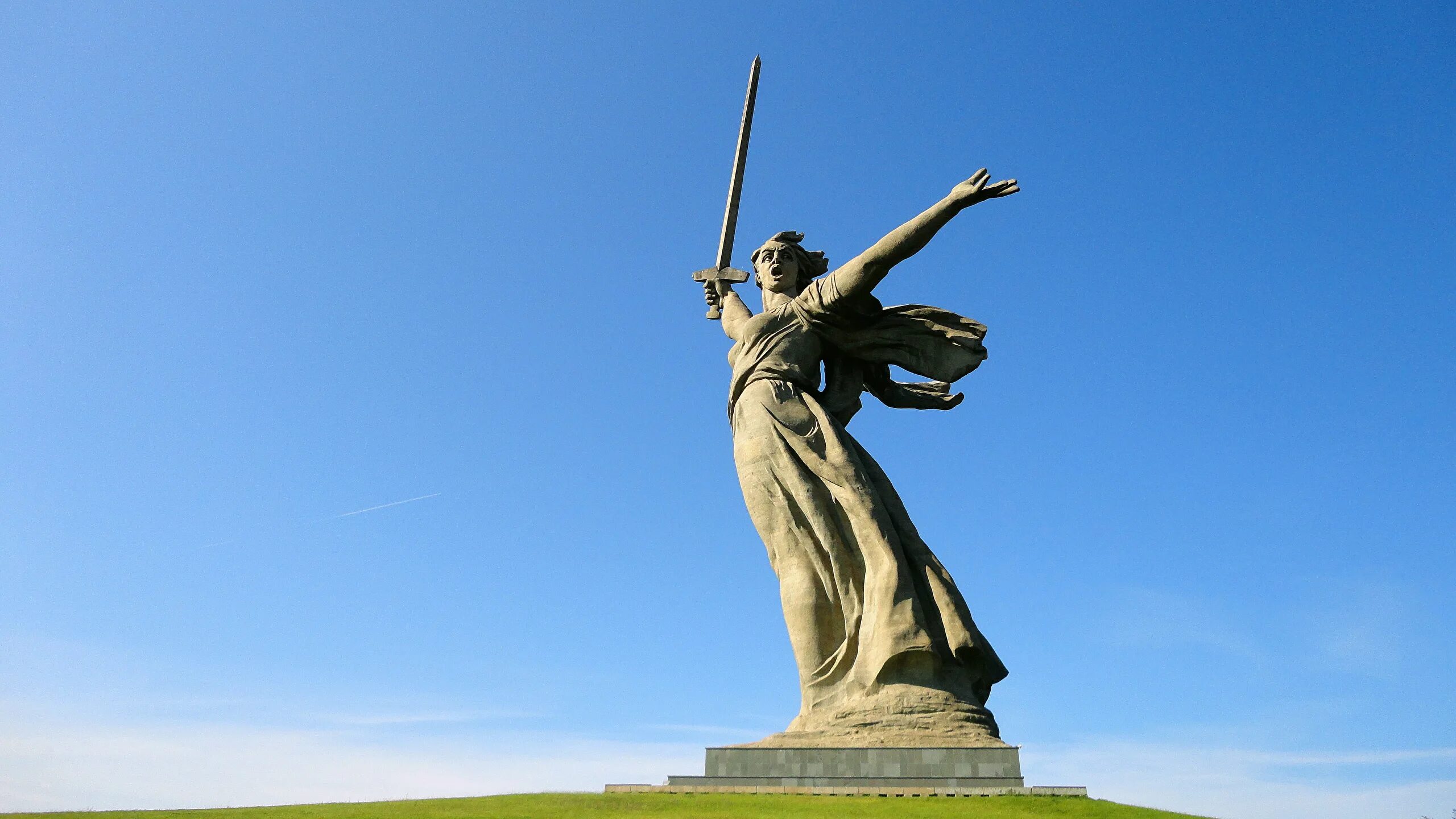 Monument picture. Волгоград Родина мать Мамаев Курган. Волгоград Родина мать Мамаев Курган Сталинградская битва. Мамаев Курган и монумент «Родина-мать».