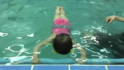 Учиться плавать видео