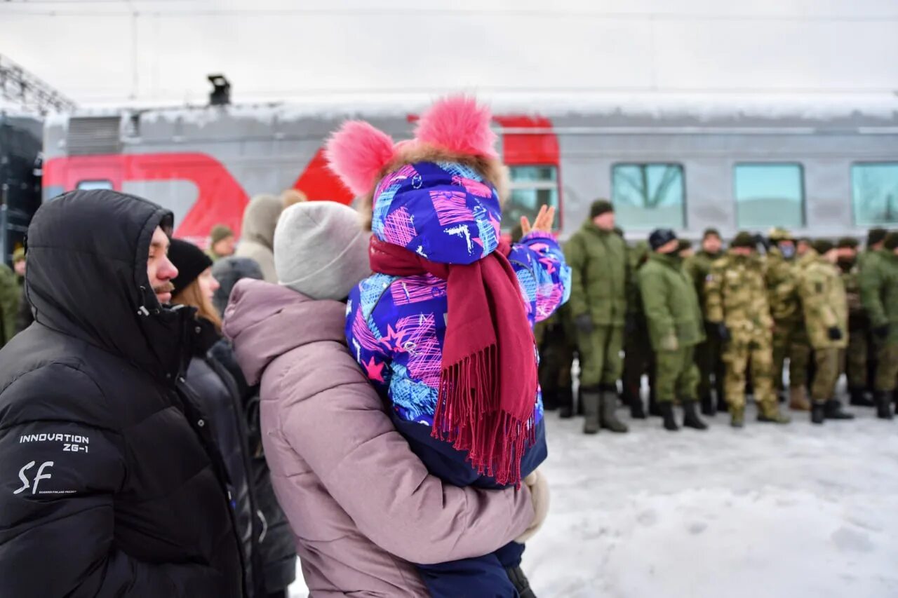 Сызрань мобилизованные. Эшелон мобилизованных. Эшелон с мобилизованными. Митинг жен мобилизованных. Мэр алексеевского района самара.