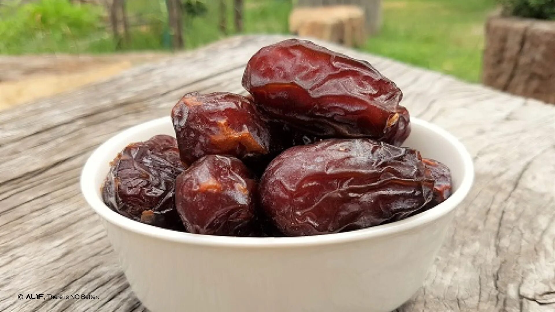 J dates. Al rashed medjool jampo dates.