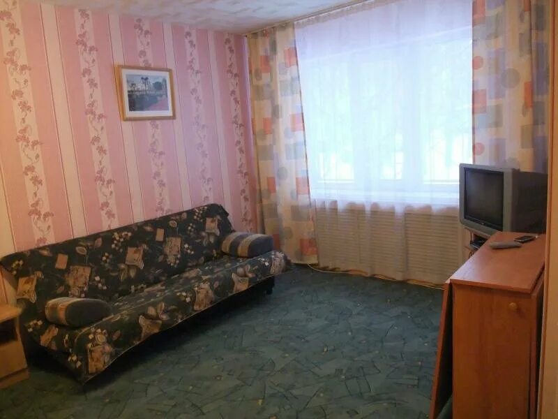 Комната за сутки за 1000 рублей. Комната для сдачи. Снять комнату средняя. Комната в наем. Снять комнату средняя.