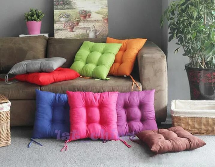 Подушки на диван фото. Подушки для гостиной. Подушки для дивана своими руками. Шьем подушки для дивана. Диван с кучей подушек.