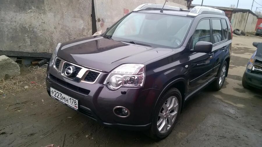 Nissan x Trail t31 битый. X Trail t31 тонированный. Nissan x Trail t31 тонировочная полоса. Ниссан т31 бордовый. Разбор ниссан х трейл