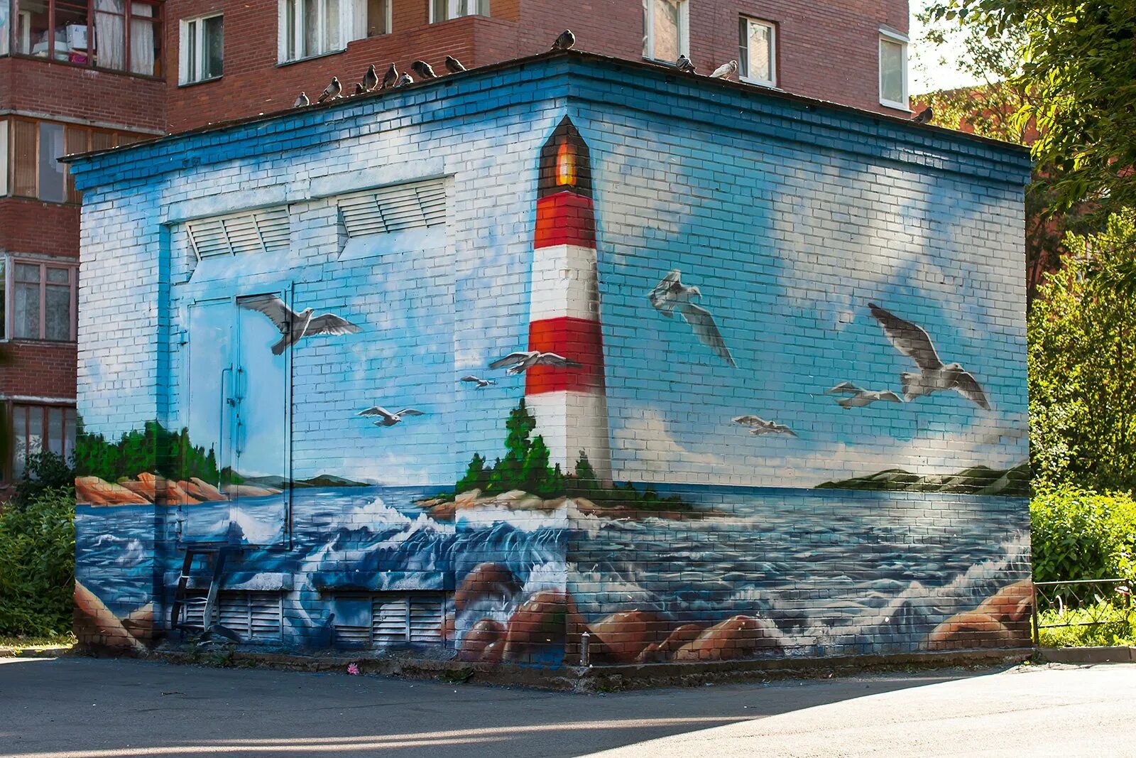 Стрит арт польской художницы неспун. Роспись стен на улице. Расписанные стены на улице. Разрисованные стены на улице. Изображение на стене дома.