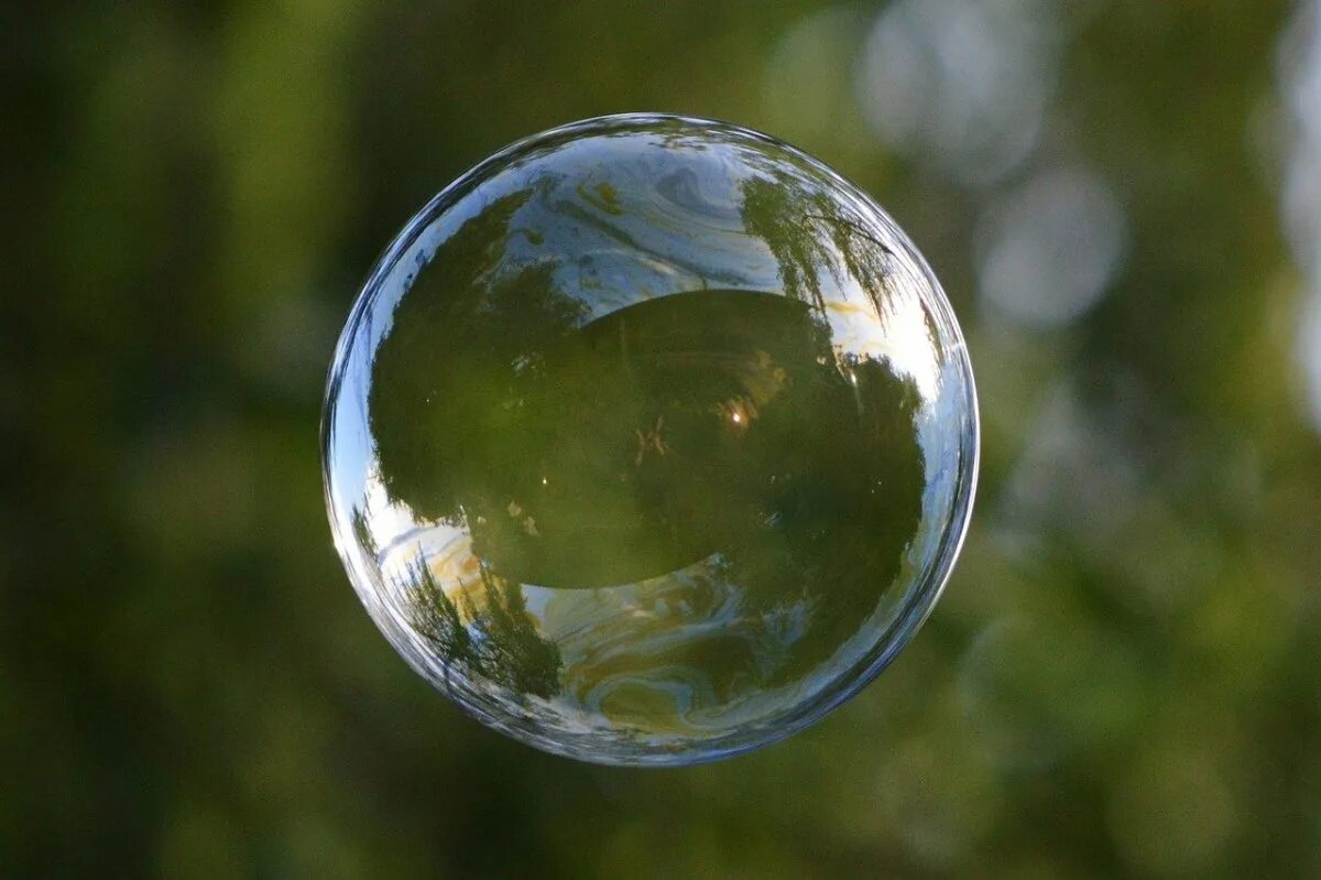 Пузырек представляет собой. Мыльные пузыри. Шар в природе. Мыльные пузырьки. Мыльные пузыри на прозрачном.