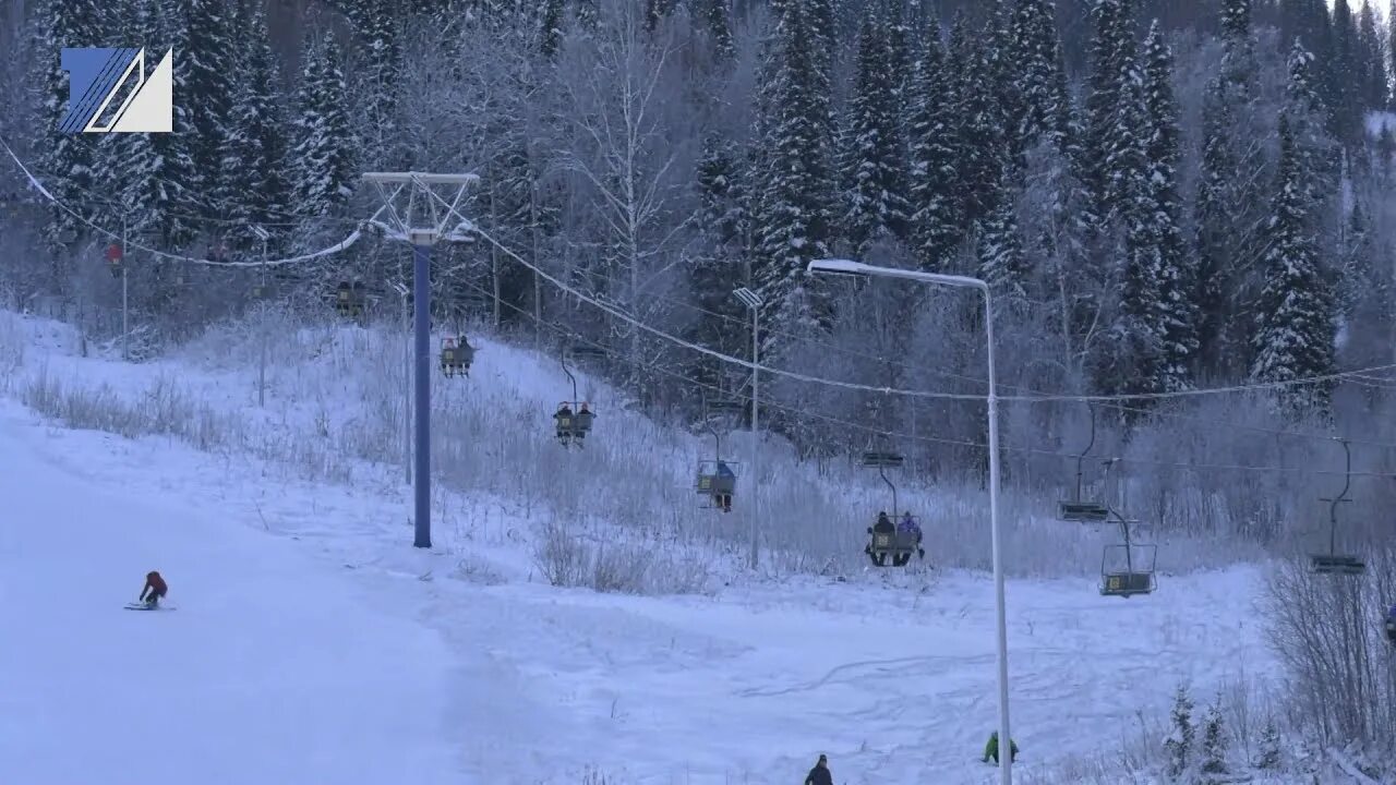 Югус горнолыжный. Гора Югус Междуреченск. Югус Междуреченск горнолыжка. Югус горнолыжный комплекс. Междуреченск подъемник гора Югус.