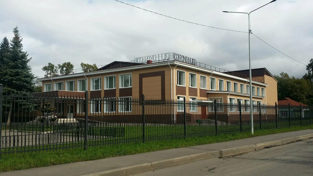 лесные поляны калужское шоссе. посёлок лесные поляны московская область. дк современник лесные поляны. п лесные поляны. лесные поляны калужское шоссе.