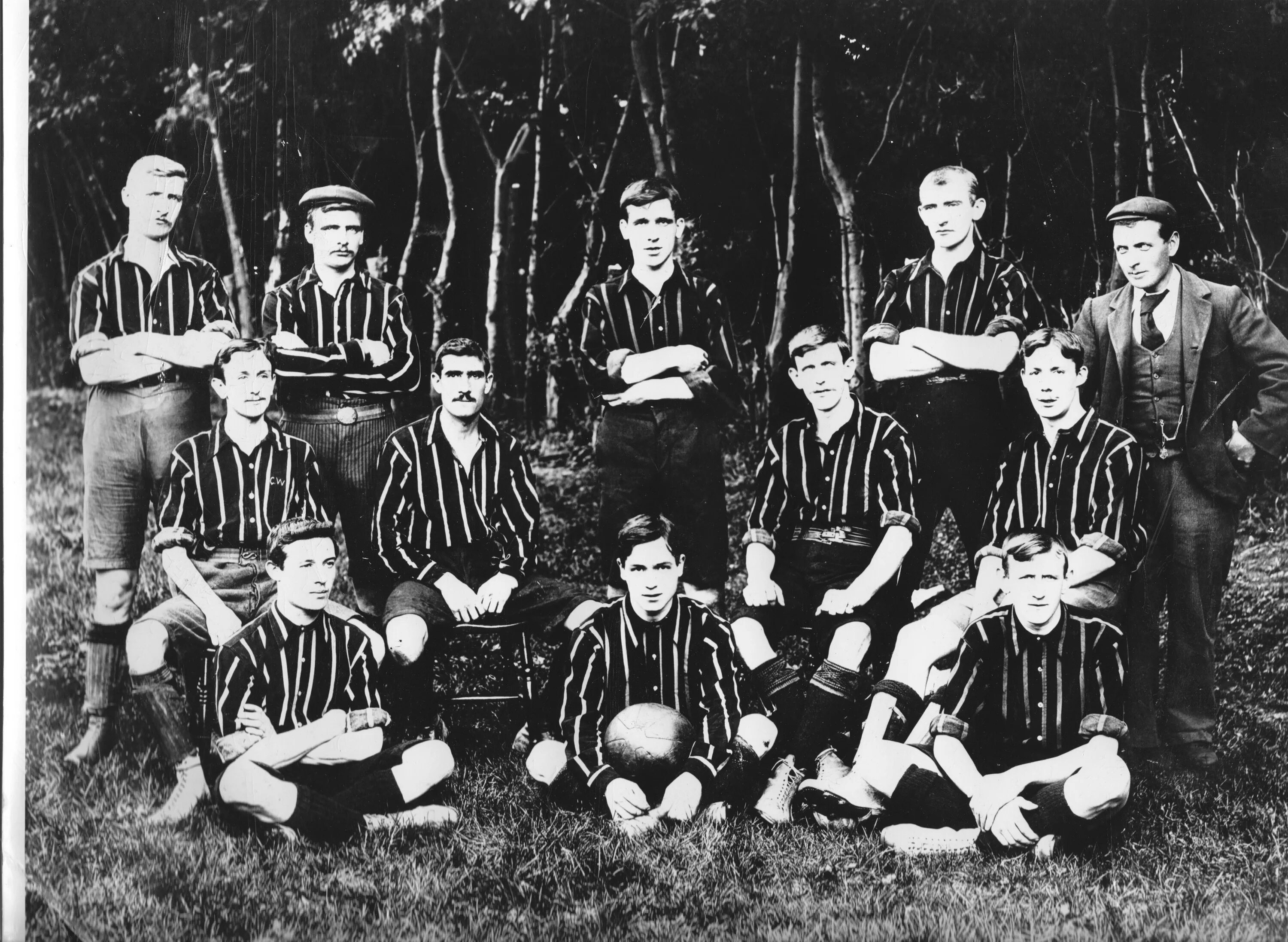 1857 первый футбольный клуб. Самый старый клуб в истории футбола. Шеффилд первая команда. Футбольная команда англии 1860 года. Футбольная старая команда.