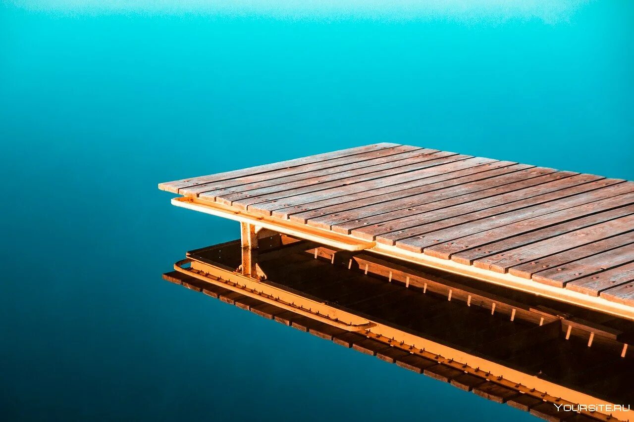 Термодерево лиственница. Пол декинг. Деревянная пристань. Пол из лиственницы в беседке. Термоясень терраса.