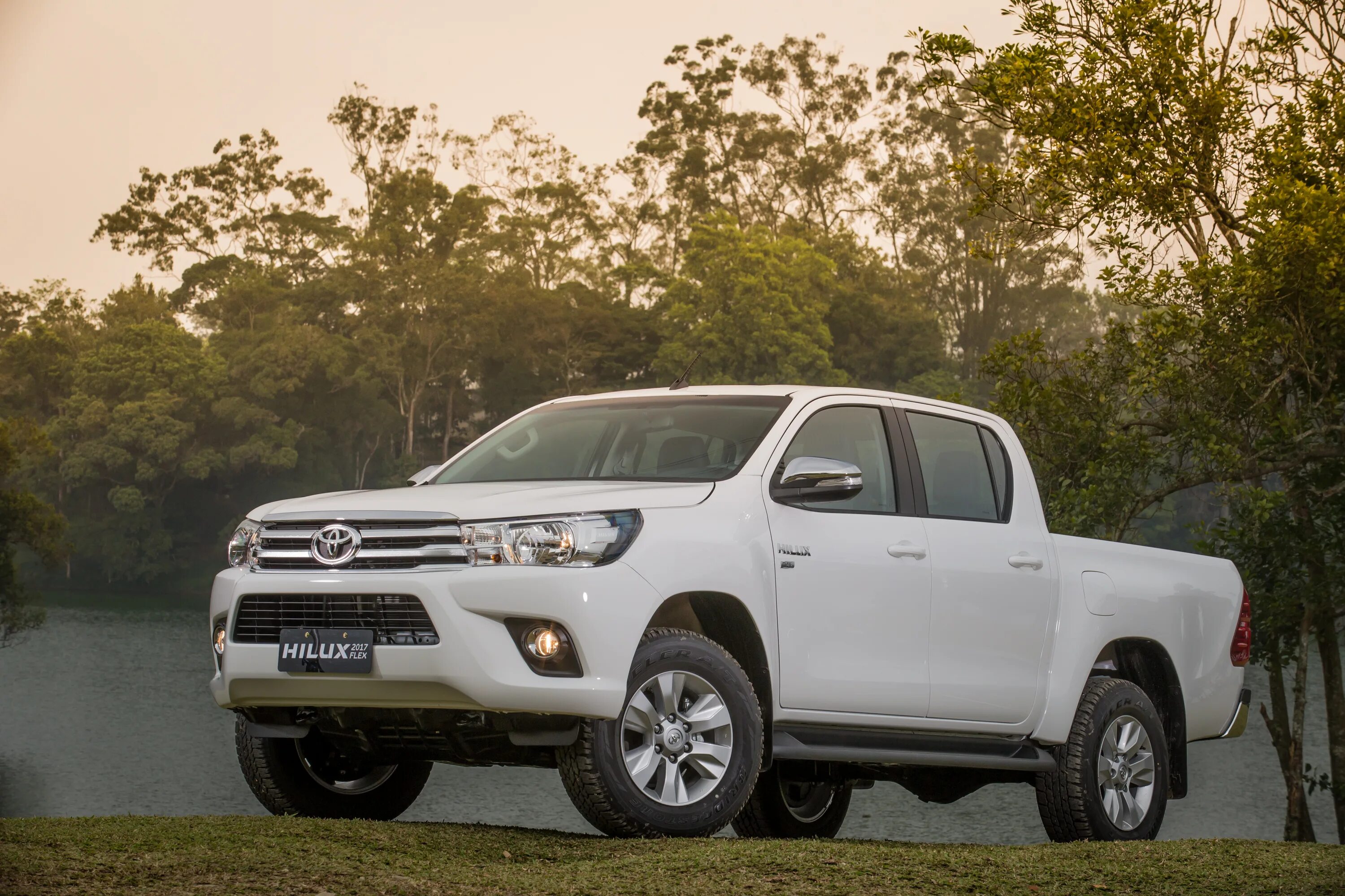 Toyota hilux пикап. Toyota Hilux. Toyota Hilux 4x4 White. Toyota Hilux pick up. Toyota Hilux Pickup 2019.