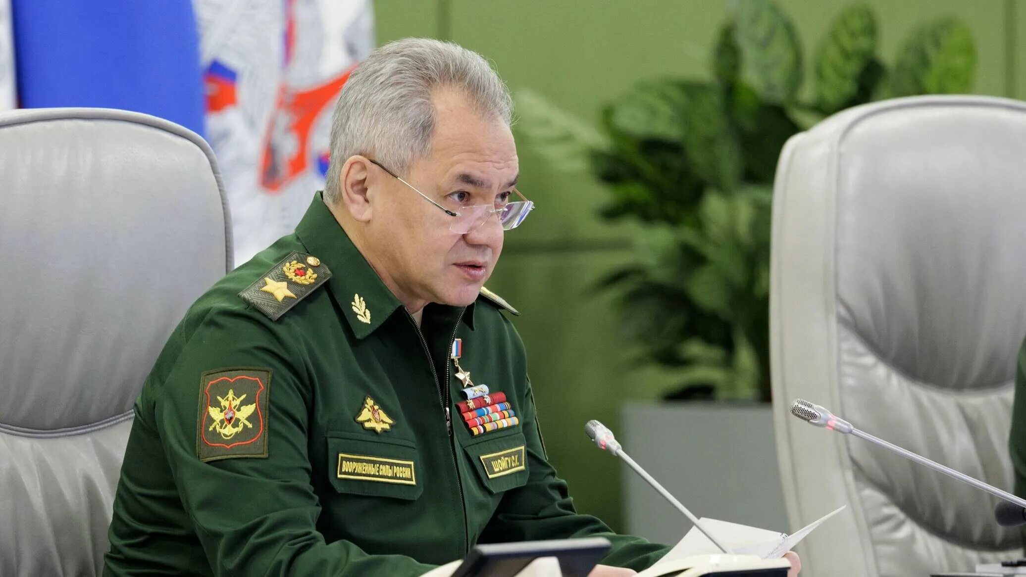 Шойгу назвал глупостью дополнительную мобилизацию. Шойгу проинспектировал восток.