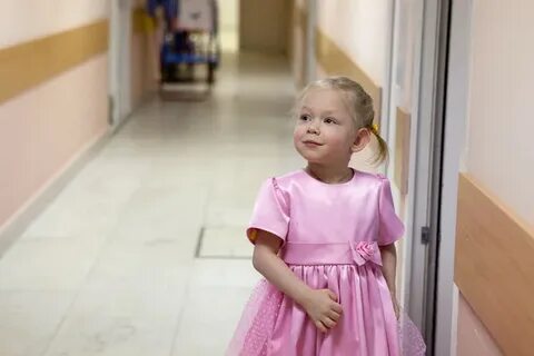 Ребенок который ищет маму