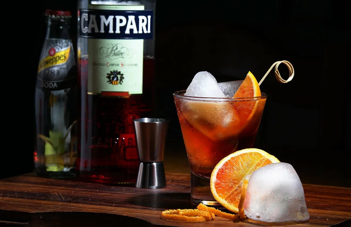 Кампари с чем пить. Кампари ликер. Как пьют кампари правильно. Биттер кампари. Кампари милано.