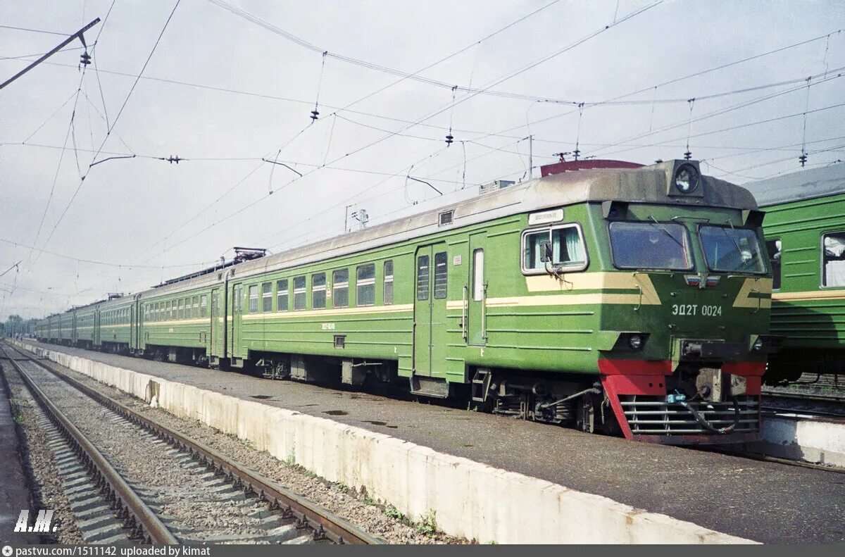 Эд2т 0024. Эд2т заводской окрас. Александров (станция).