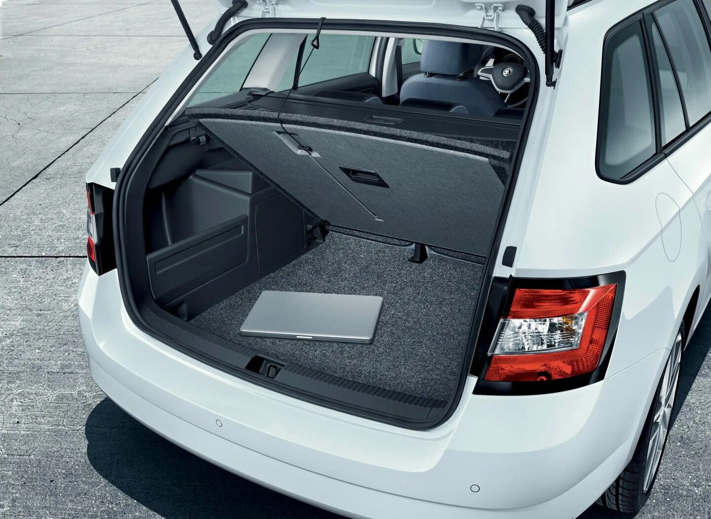 Багажник шкода фабия 1. Skoda fabia combi 2015. škoda fabia combi багажник. skoda fabia универсал багажник. фабия 2 комби багажник.