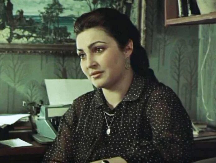 Сороджон сабзалиева фото. Соро сабзалиева. Савринисо сабзалиева. Соро сабзалиева актриса. Соро сабзалиева биография.