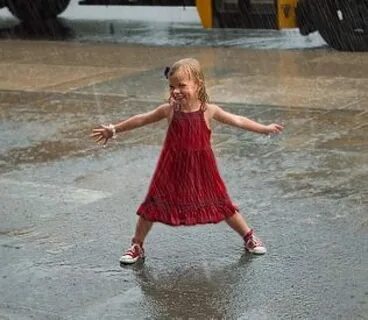 Я босиком бежал по лужам