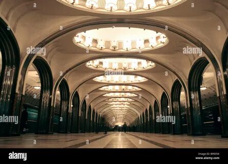 Московское метро станция маяковская