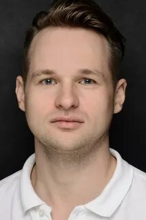 Нова актер