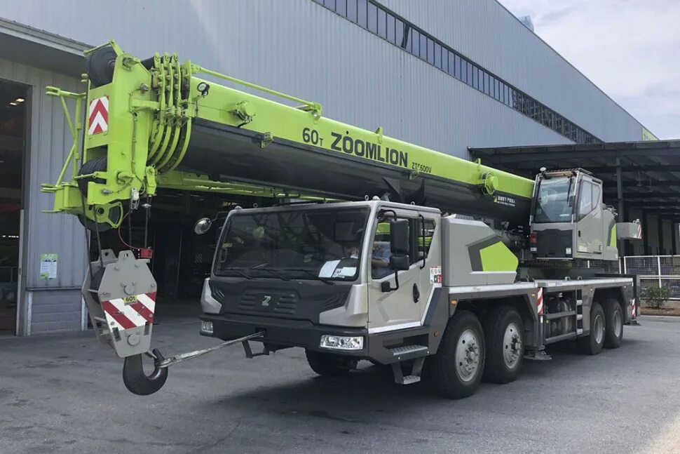 Кран зумлион 100. Zoomlion кран ztc 600v. кран зумлион 60 тонн. автокран zoomlion 60 тонн. зумлион кран 80 тонн.