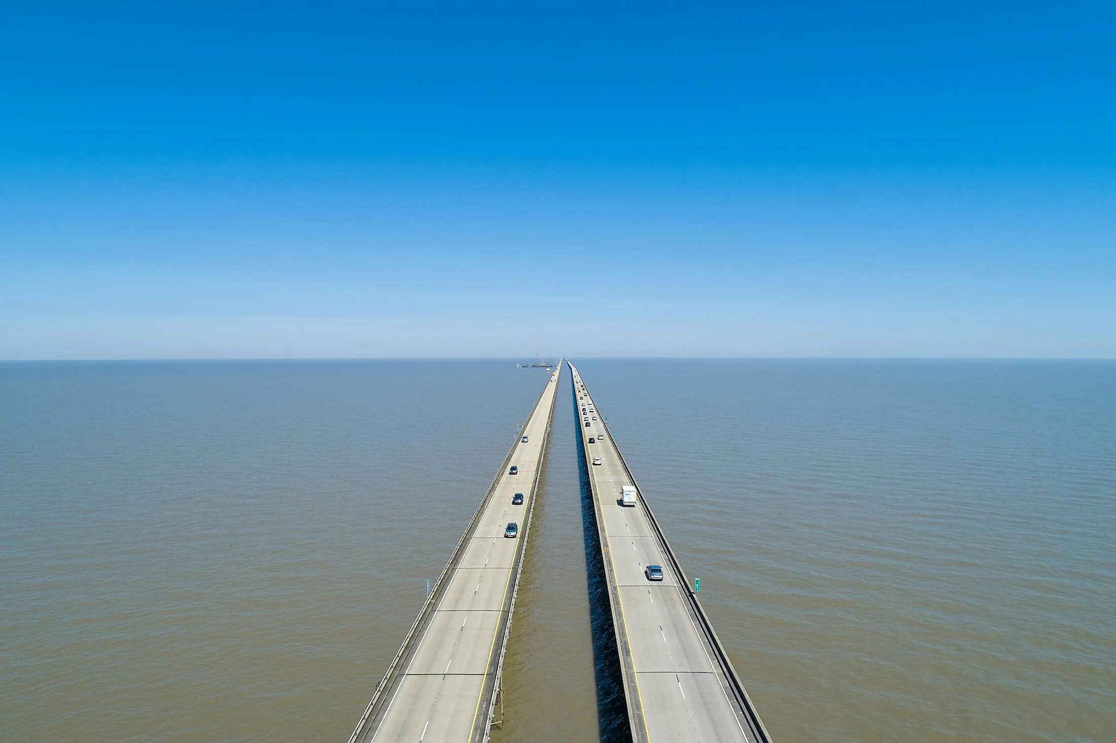 Непрерывные длинные. Озеро Пончартрейн Луизиана. Мост Pontchartrain Causeway. Новый Орлеан озеро Пончартрейн. Мост через озеро Пончартрейн.