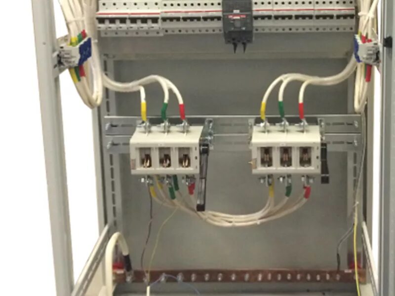 Вводной щит 380 15 квт. Щит учета 380 снт. Шкаф вру 2 авр. Два ввода в дом. Щит учета 15 квт заземление тт.