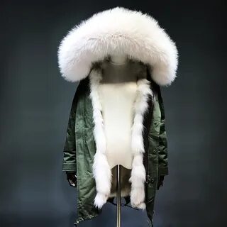 Куртка с меховым капюшоном