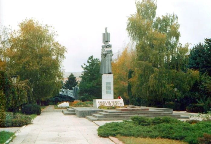 Сайт ст ленинградской. Станица Ленинградская Краснодарский край. Площадь станицы Ленинградской Краснодарского края. Парк станицы Ленинградской Краснодарского края. Станица Ленинградская площадь.