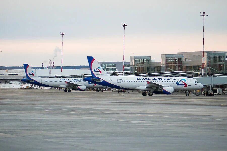 Первый полет на самолете. Ssj 100 red wings. Ssj 100 red wings. Самолеты в стригино. Азимут авиакомпания.