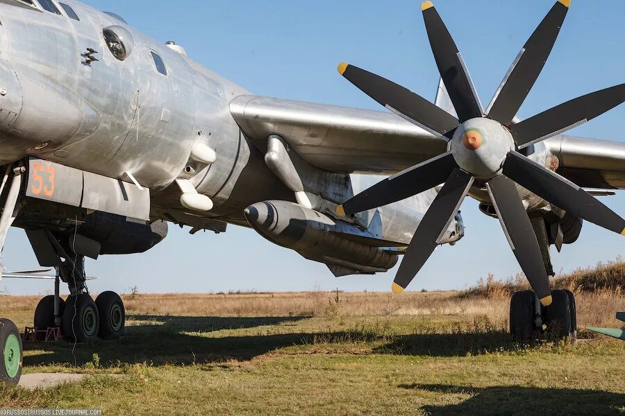 Ту-160 бурлак. Ту-114 пассажирский самолёт. Ту 95 энгельс. Ту 114 монино. Ту 214 самолет.