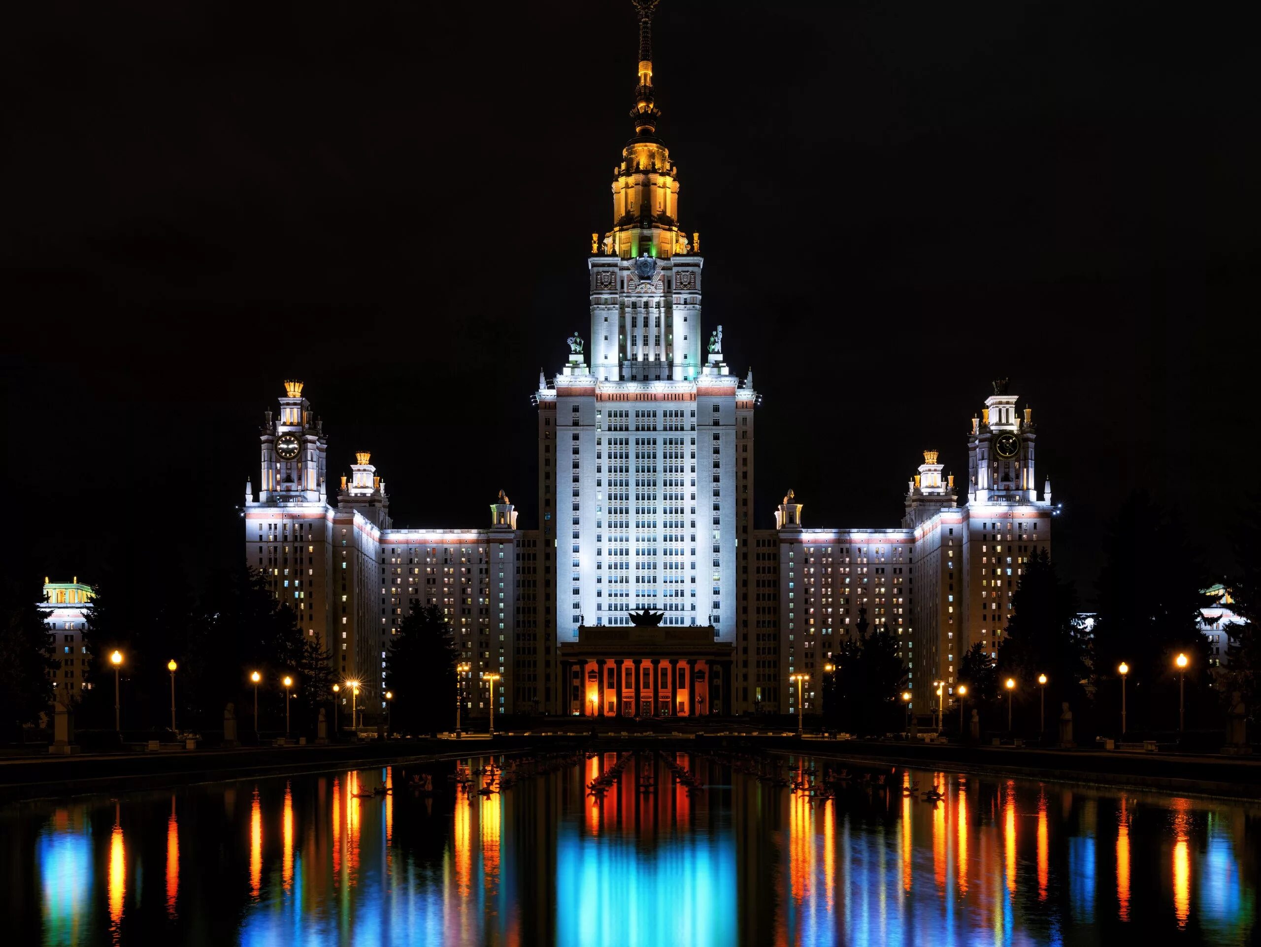 Мгу обои. Сталинские высотки МГУ. Ночной МГУ Москва. Здание МГУ В Москве.