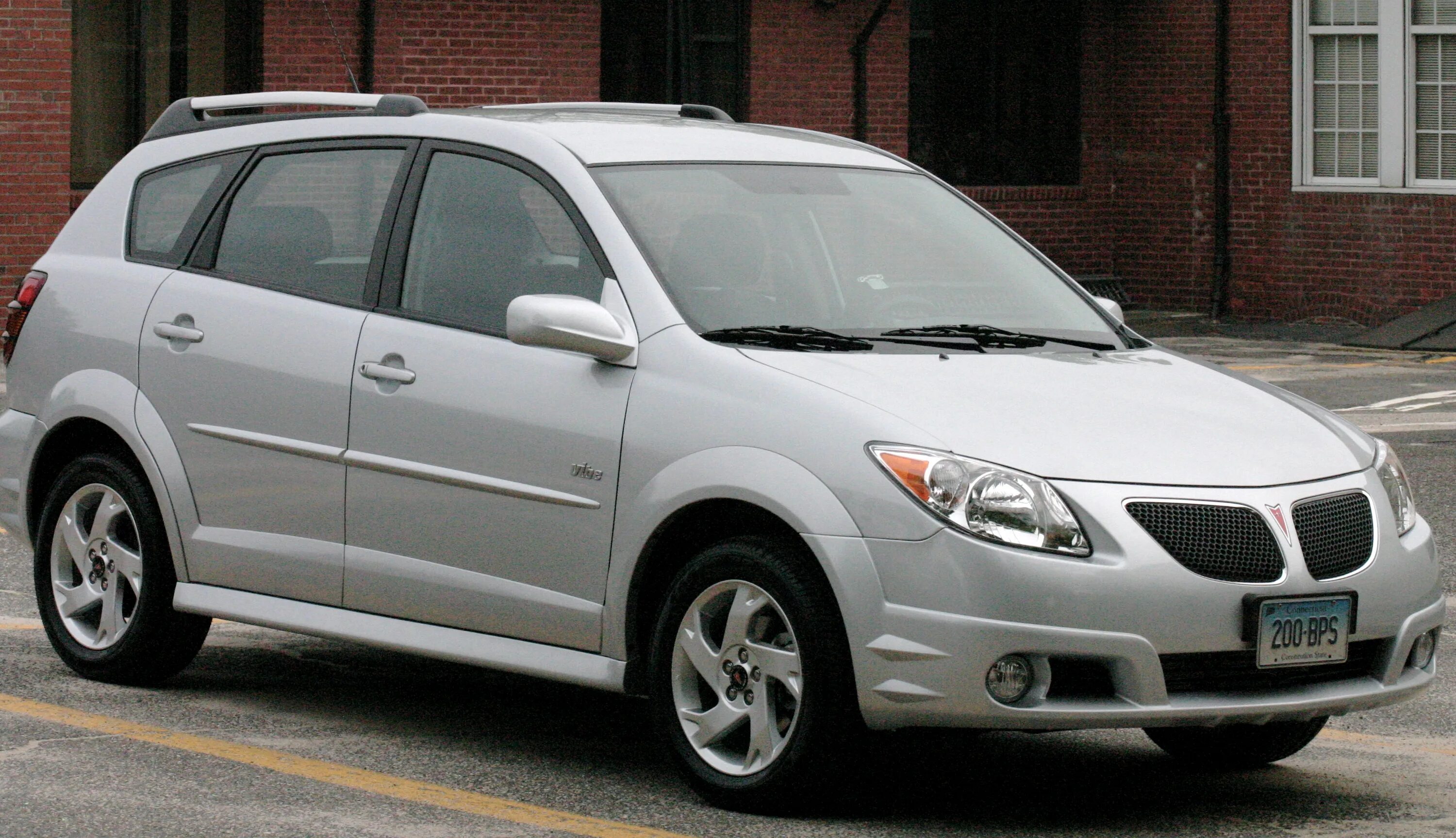 Pontiac vibe 2002. Машина понтиак вайб. Понтиак vibe 2003. Pontiac vibe 2003. Машина понтиак вайб.