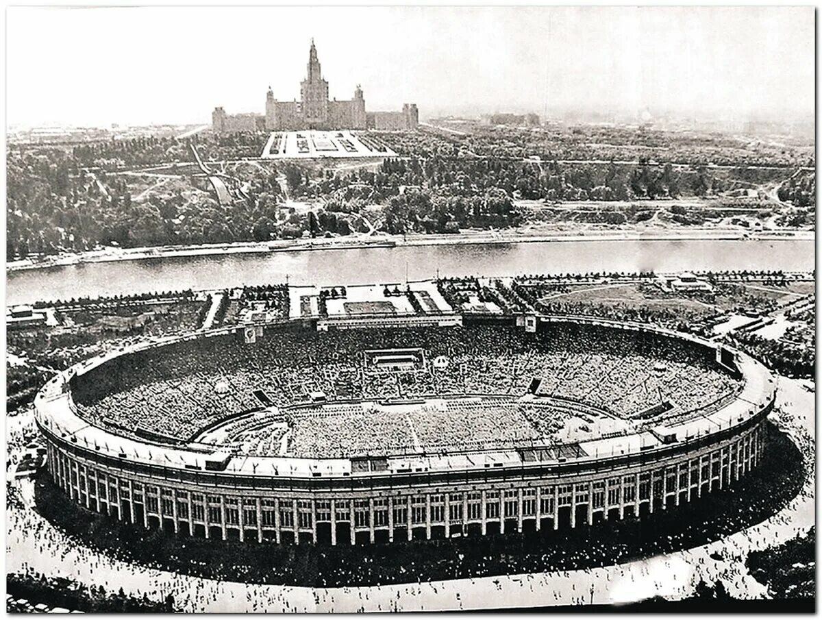 Year stadia. 1956 — В Москве открылся Центральный стадион им. в. и. Ленина в Лужниках.. Стадион Лужники 1980. Лужники 1956. Олимпийский комплекс Лужники Москва.