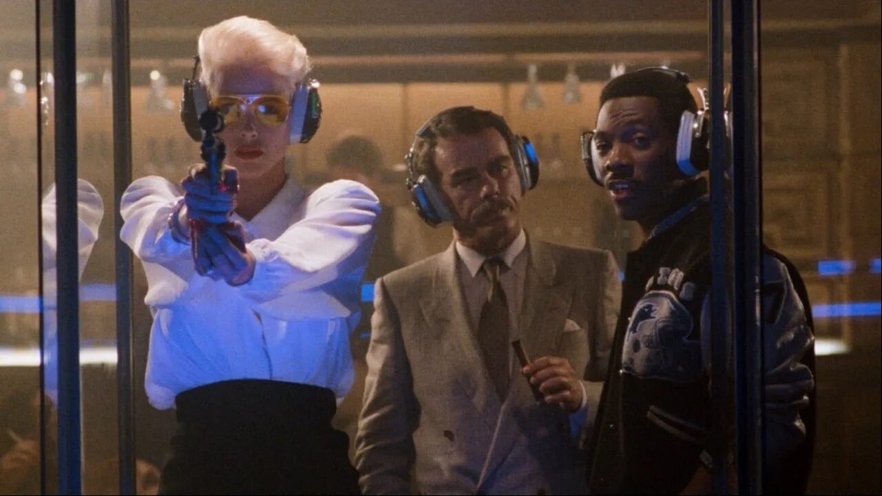 Фильм полицейский с беверли хиллз. Бриджит нильсен полицейский из беверли хиллз. Полицейский из беверли хиллс 2. Юрген прохнов полицейский из беверли хиллз. Бриджит нильсен полицейский из беверли-хиллз 2.