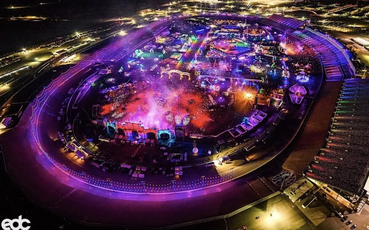 лас вегас стрип улица. шар в лас вегасе. Las vegas festival grounds. Wet republic las vegas. лас вегас гирлянда.