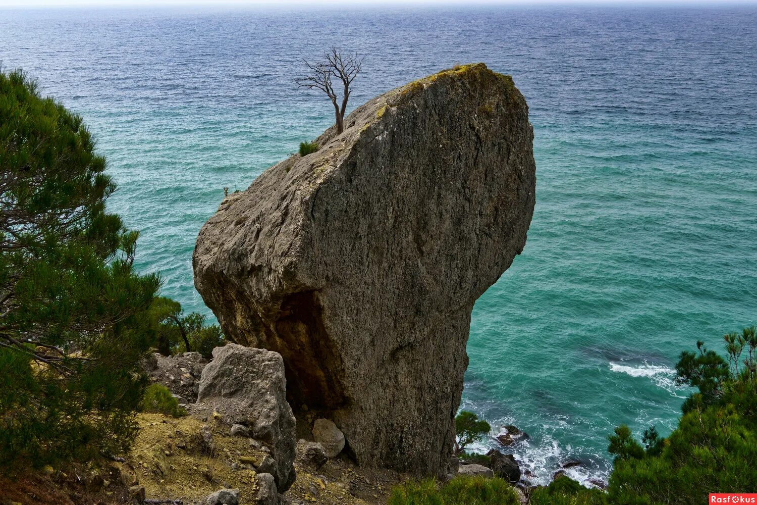 скала парус гурзуф. сырные скалы в крыму малореченское. симеиз скала. мыс опук скалы корабли. симеиз крым скалы.