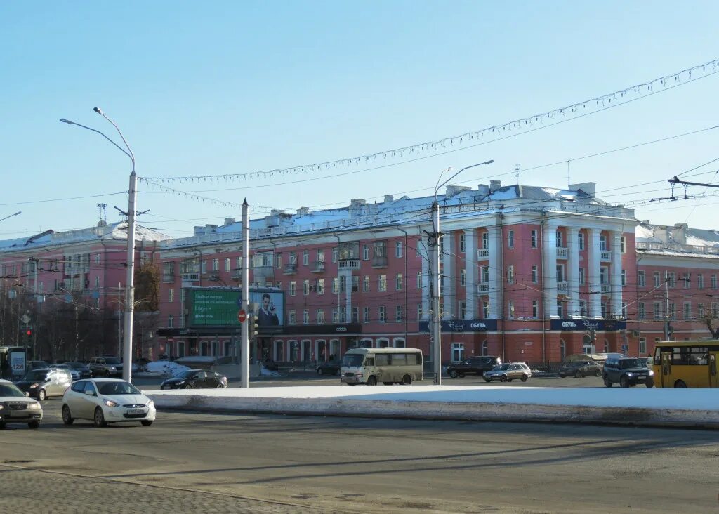 Площадь октября барнаул. Площадь октября Барнаул арка. Площадь октября Барнаул фото. Барнаул в октябре.