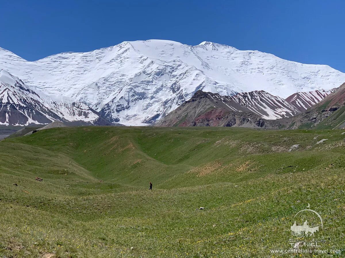 Памирские горе. Памир Киргизия. Горы Памира Киргизия. Пик Ленина Киргизия. Курортный Памир Киргизия.