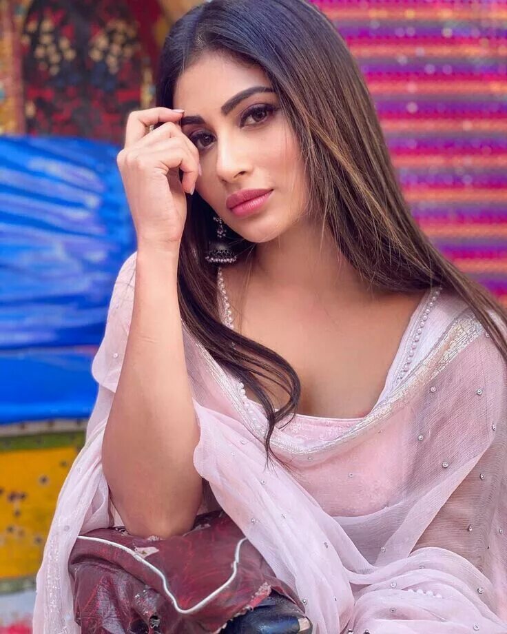 Муни рой фото. Муни рой индийская актриса. Инд. Муни рой индийская актриса. Муни рой индийская актриса фото.