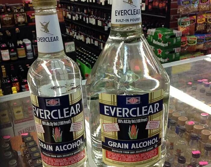 Какие самые алкогольные напитки. Ликер Эверклир. Самый крепкий ликер Everclear. Самый крепкий алкогольный напиток в мире.