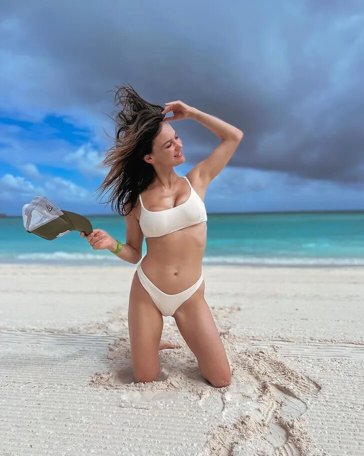 Мария домарк hot. Девушки в купальниках частное. Мила сивацкая на пляже. Иванченко в купальнике. Мария домрак хот.