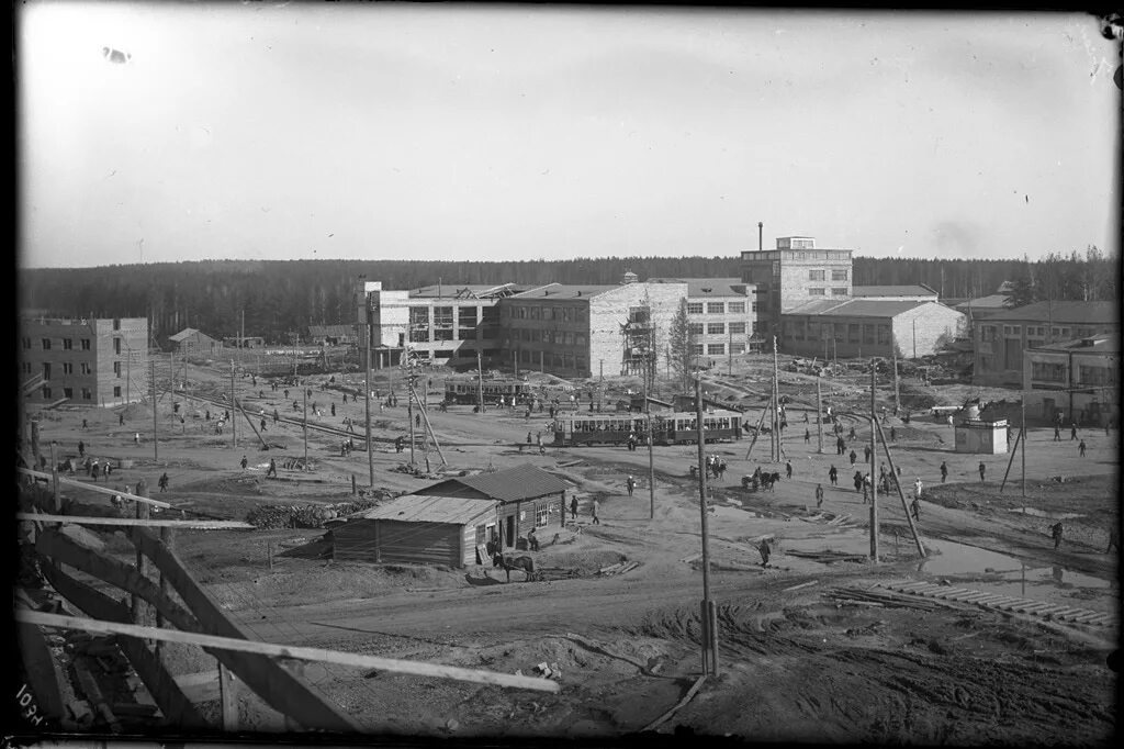 В годы советских пятилеток в свердловской области. Завод Уралмаш 30-е годы. Завод Уралмаш Свердловск 20 век. Свердловск СССР Уралмаш. Старый Свердловск площадь Уралмаш.