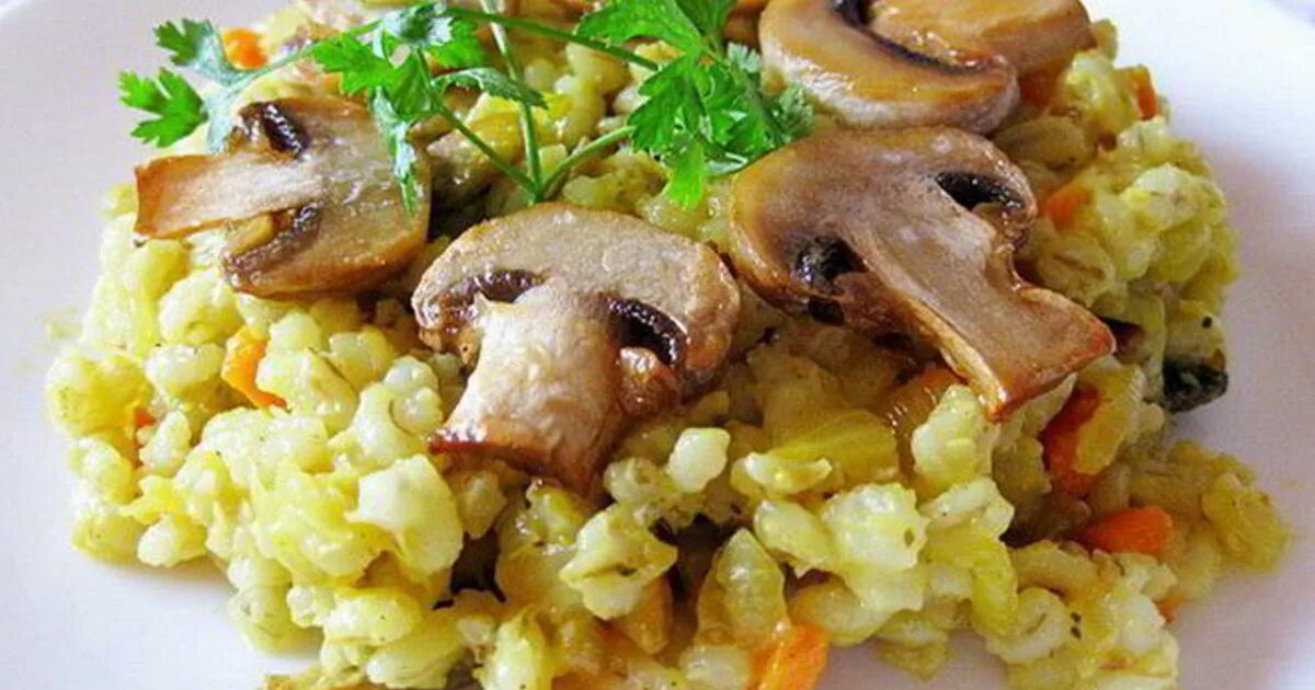 Рецепт перловки с шампиньонами. Медальоны с гречкой. Рецепт перловки с шампиньонами. Рецепт перловки с шампиньонами. Перловая каша с шампиньонами.