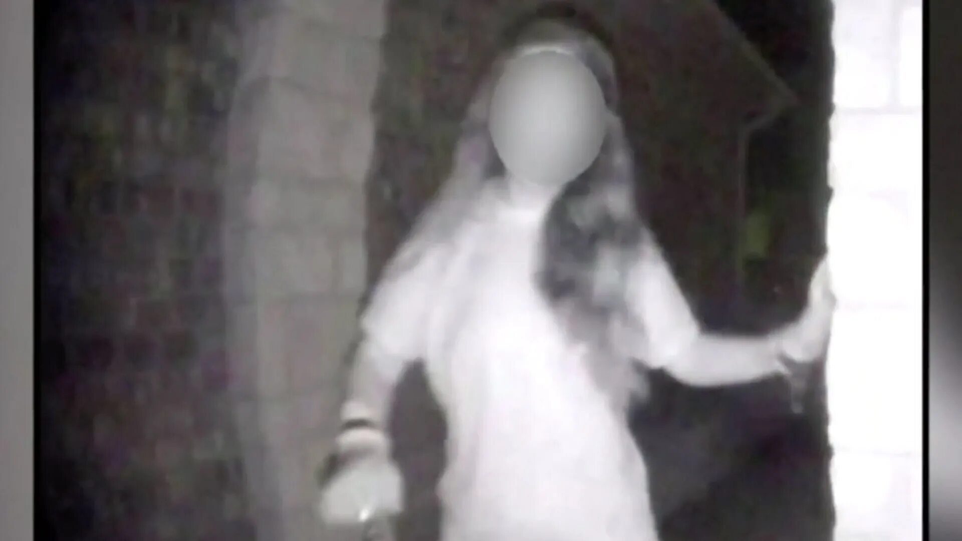 Почему маша живёт без родителей. Фотографии привидений. Правда что маша это призрак девочки. А маша из мультика призрак?. Приведение для детей.